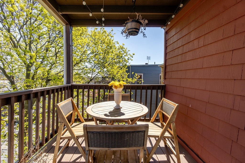 498 Sumner Street, Boston, Massachusetts, 2 Bedrooms Bedrooms, 5 Rooms Rooms,2 BathroomsBathrooms,Residential Lease,For Rent,Sumner Street,73548671