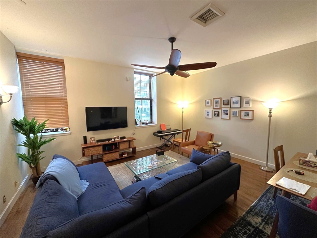 5 Appleton, Boston, Massachusetts, 2 Bedrooms Bedrooms, 5 Rooms Rooms,1 BathroomBathrooms,Residential Lease,For Rent,Appleton,73548706