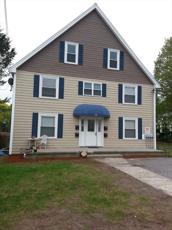 10 Linden Street, Reading, Massachusetts, 2 Bedrooms Bedrooms, 5 Rooms Rooms,1 BathroomBathrooms,Residential Lease,For Rent,Linden Street,73548726