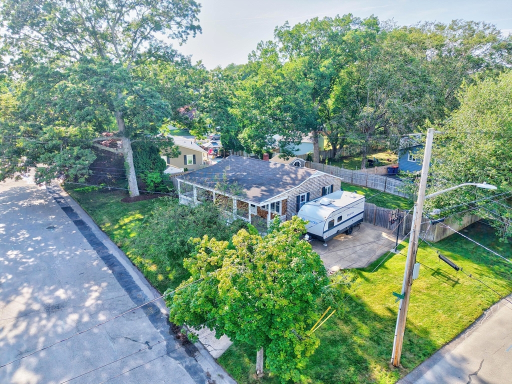 403 Valley Rd, New Bedford, Massachusetts, 3 Bedrooms Bedrooms, 5 Rooms Rooms,2 BathroomsBathrooms,Residential,For Sale,Valley Rd,73548765