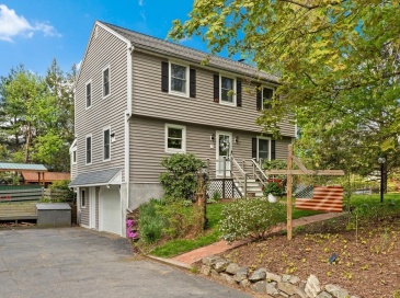7 Byfield Rd, Groveland, Massachusetts, 3 Bedrooms Bedrooms, 6 Rooms Rooms,2.5 BathroomsBathrooms,Residential,For Sale,Byfield Rd,73518095