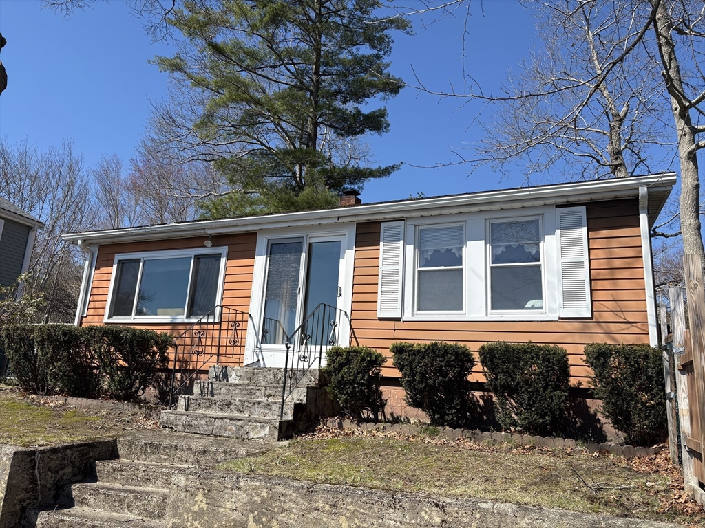 42 Taylor Point Rd, Pembroke, Massachusetts, 2 Bedrooms Bedrooms, 6 Rooms Rooms,1 BathroomBathrooms,Residential,For Sale,Taylor Point Rd,73498703