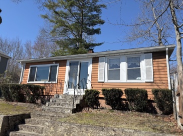 42 Taylor Point Rd, Pembroke, Massachusetts, 2 Bedrooms Bedrooms, 6 Rooms Rooms,1 BathroomBathrooms,Residential,For Sale,Taylor Point Rd,73498703