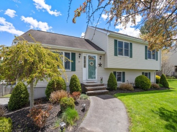 35 Sir Joseph Ct, Taunton, Massachusetts, 3 Bedrooms Bedrooms, 6 Rooms Rooms,2.5 BathroomsBathrooms,Residential,For Sale,Sir Joseph Ct,73514492
