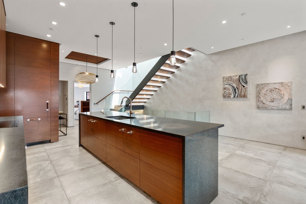393 Marlborough St, Boston, Massachusetts, 2 Bedrooms Bedrooms, 6 Rooms Rooms,2.5 BathroomsBathrooms,Residential,For Sale,Marlborough St,73375935