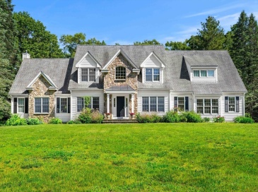 186 Foster St, Littleton, Massachusetts, 3 Bedrooms Bedrooms, 8 Rooms Rooms,2.5 BathroomsBathrooms,Residential,For Sale,Foster St,73533089