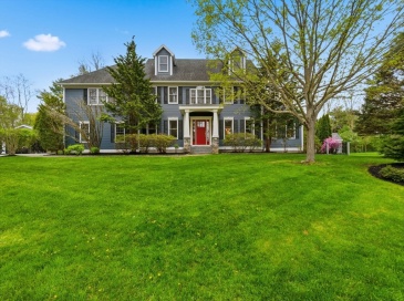 10 Bartlett Drive, Newburyport, Massachusetts, 4 Bedrooms Bedrooms, 10 Rooms Rooms,2.5 BathroomsBathrooms,Residential,For Sale,Bartlett Drive,73519783