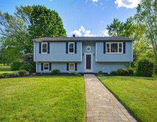 205 Brook St, Rehoboth, Massachusetts, 3 Bedrooms Bedrooms, 6 Rooms Rooms,1.5 BathroomsBathrooms,Residential,For Sale,Brook St,73528567