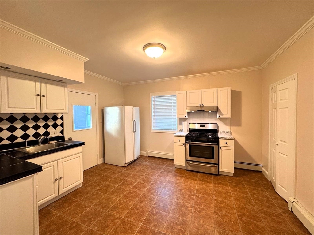 38 Hunting St, Cambridge, Massachusetts, 1 Bedroom Bedrooms, 4 Rooms Rooms,1 BathroomBathrooms,Residential Lease,For Rent,Hunting St,73539284