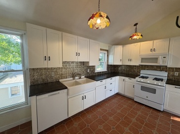 100 Summit Ave, Winthrop, Massachusetts, 3 Bedrooms Bedrooms, 7 Rooms Rooms,1 BathroomBathrooms,Residential Lease,For Rent,Summit Ave,73535027