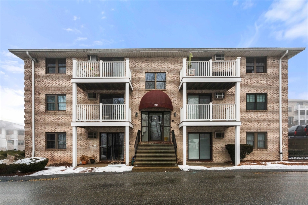 20 Kenmar Dr, Billerica, Massachusetts, 1 Bedroom Bedrooms, 3 Rooms Rooms,1 BathroomBathrooms,Residential,For Sale,Kenmar Dr,73465564