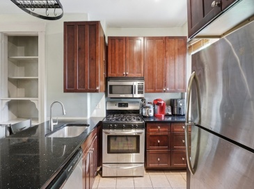 142-146 Everett Street, Boston, Massachusetts, 2 Bedrooms Bedrooms, 4 Rooms Rooms,1 BathroomBathrooms,Residential Lease,For Rent,Everett Street,73544507