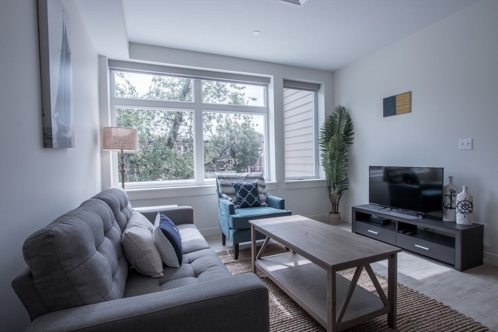 900 Beacon Street, Boston, Massachusetts, 1 Bedroom Bedrooms, 5 Rooms Rooms,1 BathroomBathrooms,Residential Lease,For Rent,Beacon Street,73529187