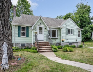 20 Oak Knoll Ave, Chelmsford, Massachusetts, 3 Bedrooms Bedrooms, 6 Rooms Rooms,1 BathroomBathrooms,Residential,For Sale,Oak Knoll Ave,73538221