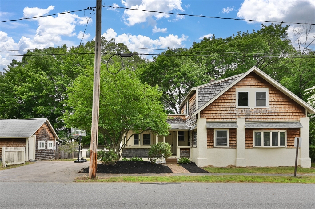 31 Waushakum Ave, Ashland, Massachusetts, 4 Bedrooms Bedrooms, 6 Rooms Rooms,2 BathroomsBathrooms,Residential,For Sale,Waushakum Ave,73538900