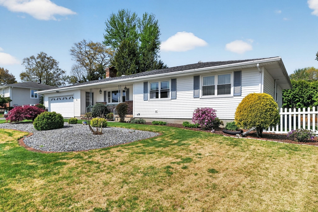 246 Tolpa Cir, Chicopee, Massachusetts, 3 Bedrooms Bedrooms, 6 Rooms Rooms,1.5 BathroomsBathrooms,Residential,For Sale,Tolpa Cir,73548955