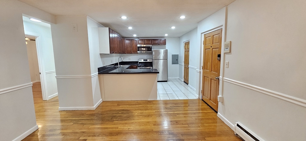 7 Oakcrest Rd, Boston, Massachusetts, 2 Bedrooms Bedrooms, 3 Rooms Rooms,1.5 BathroomsBathrooms,Residential Lease,For Rent,Oakcrest Rd,73548986