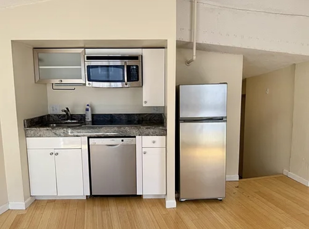 12 Stoneholm St, Boston, Massachusetts, 2 Rooms Rooms,1 BathroomBathrooms,Residential Lease,For Rent,Stoneholm St,73548973