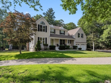 1 Pat Rose Way, Rockland, Massachusetts, 4 Bedrooms Bedrooms, 10 Rooms Rooms,3.5 BathroomsBathrooms,Residential,For Sale,Pat Rose Way,73548993