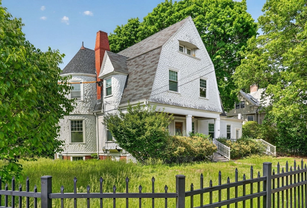 583 Watertown St, Newton, Massachusetts, 4 Bedrooms Bedrooms, 8 Rooms Rooms,3 BathroomsBathrooms,Residential Lease,For Rent,Watertown St,73549007