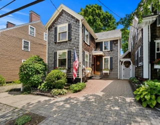 61 Marlboro Street, Newburyport, Massachusetts, 2 Bedrooms Bedrooms, 6 Rooms Rooms,1 BathroomBathrooms,Residential,For Sale,Marlboro Street,73548886