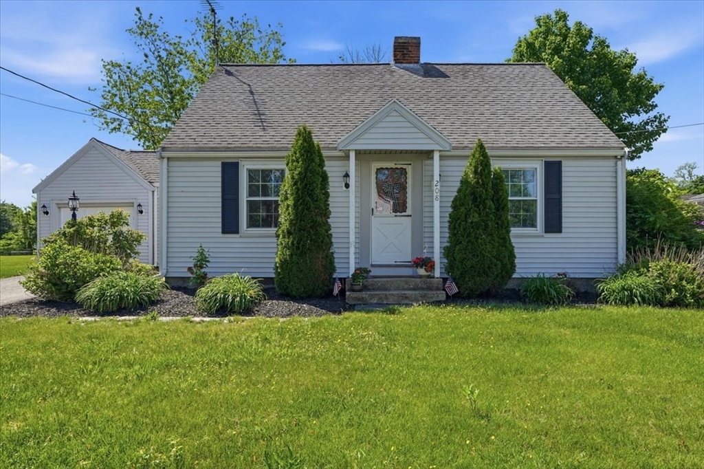 208 West Center St, West Bridgewater, Massachusetts, 3 Bedrooms Bedrooms, 7 Rooms Rooms,1 BathroomBathrooms,Residential,For Sale,West Center St,73529317