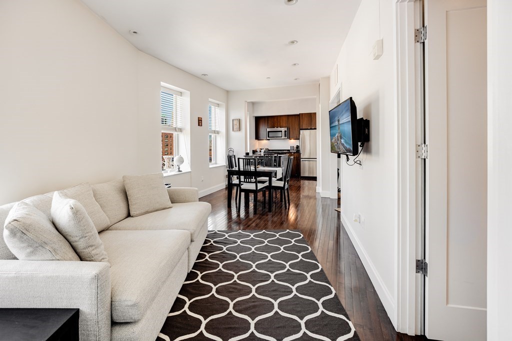44 Snow Hill St, Boston, Massachusetts, 2 Bedrooms Bedrooms, 5 Rooms Rooms,1 BathroomBathrooms,Residential Lease,For Rent,Snow Hill St,73548800
