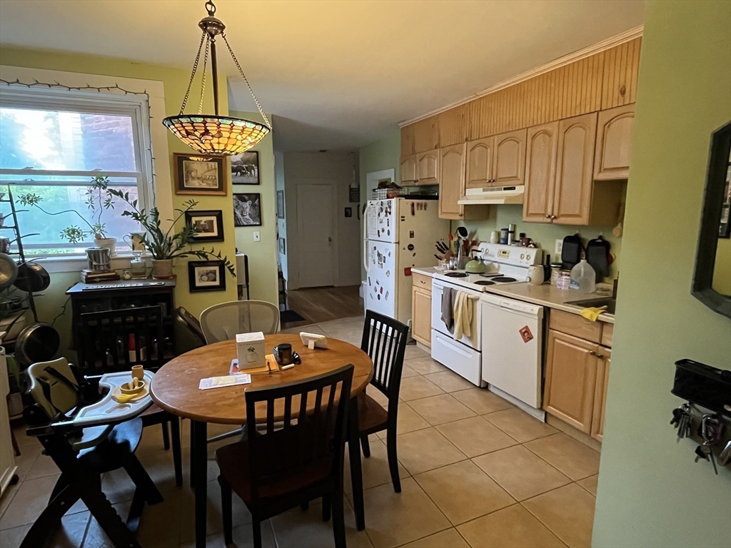 33 St Paul Street, Brookline, Massachusetts, 1 Bedroom Bedrooms, 4 Rooms Rooms,1 BathroomBathrooms,Residential Lease,For Rent,St Paul Street,73543719