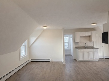 75 Haviland Ave, Lynn, Massachusetts, 1 Bedroom Bedrooms, 3 Rooms Rooms,1 BathroomBathrooms,Residential Lease,For Rent,Haviland Ave,73471919