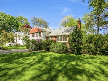 57 Spy Pond Ln, Arlington, Massachusetts, 3 Bedrooms Bedrooms, 10 Rooms Rooms,2 BathroomsBathrooms,Residential Lease,For Rent,Spy Pond Ln,73519215