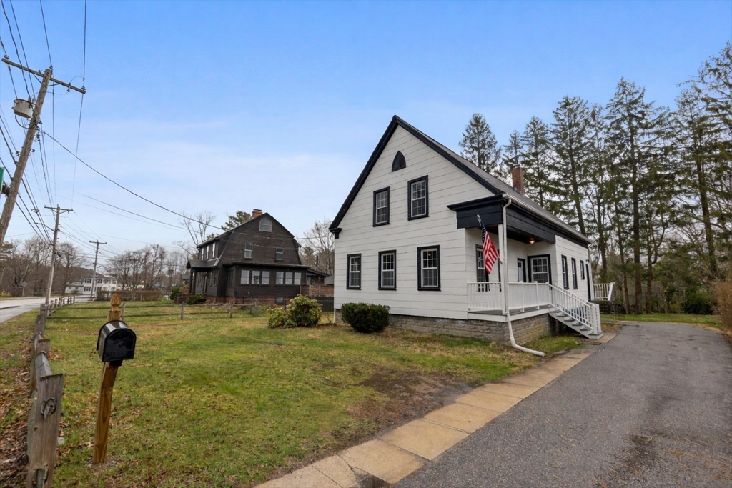 411 Market St, Rockland, Massachusetts, 4 Bedrooms Bedrooms, 7 Rooms Rooms,3 BathroomsBathrooms,Residential,For Sale,Market St,73497912
