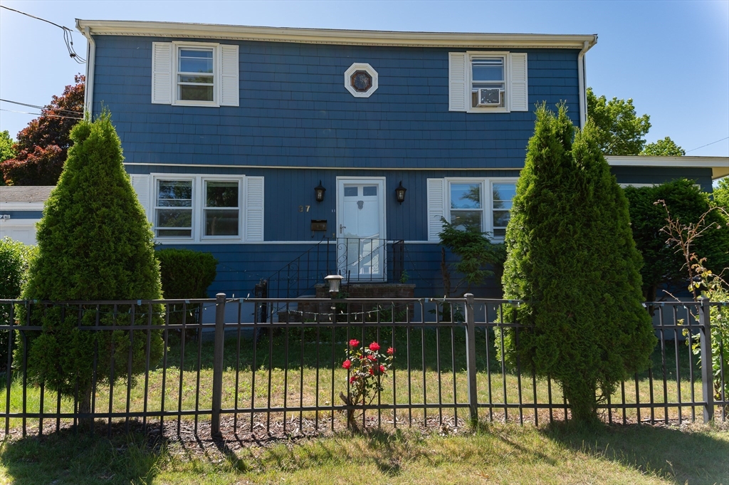 37 Maple Ave, Woburn, Massachusetts, 4 Bedrooms Bedrooms, 7 Rooms Rooms,2 BathroomsBathrooms,Residential,For Sale,Maple Ave,73540771