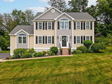 61 Saddle Rd, Dracut, Massachusetts, 4 Bedrooms Bedrooms, 9 Rooms Rooms,3.5 BathroomsBathrooms,Residential,For Sale,Saddle Rd,73548858
