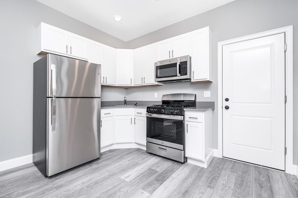83 Bradstreet Avenue, Revere, Massachusetts, 2 Bedrooms Bedrooms, 3 Rooms Rooms,1 BathroomBathrooms,Residential Lease,For Rent,Bradstreet Avenue,73548857