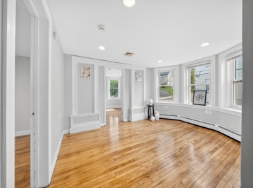 15 Broadway, Haverhill, Massachusetts, 3 Bedrooms Bedrooms, 5 Rooms Rooms,1 BathroomBathrooms,Residential Lease,For Rent,Broadway,73548866