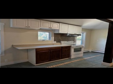 1722 W Main Rd, Portsmouth, Rhode Island, 2 Bedrooms Bedrooms, 4 Rooms Rooms,1.5 BathroomsBathrooms,Residential Lease,For Rent,W Main Rd,73548868