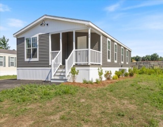 29 Lowell, Salem, New Hampshire, 2 Bedrooms Bedrooms, 6 Rooms Rooms,2 BathroomsBathrooms,Residential,For Sale,Lowell,73548873