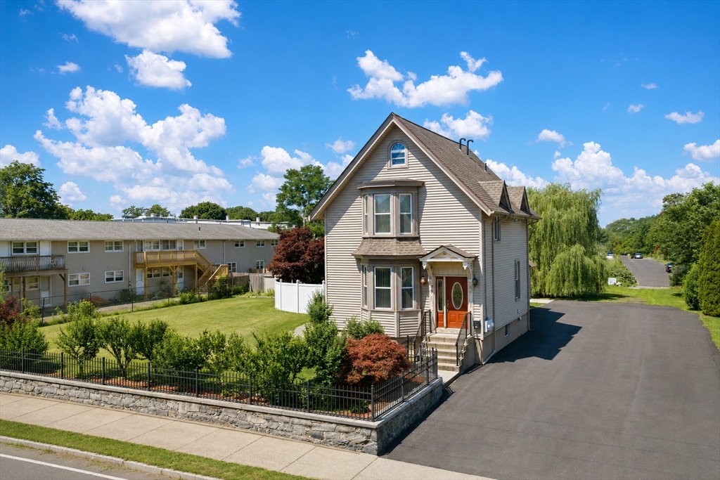 167 Center St, Ludlow, Massachusetts, 5 Bedrooms Bedrooms, 11 Rooms Rooms,2 BathroomsBathrooms,Residential Income,For Sale,Center St,73548871