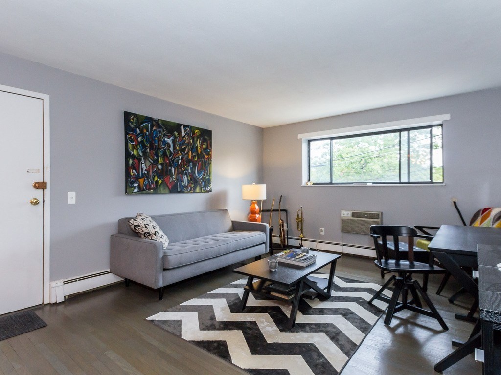 8 Riverside, Watertown, Massachusetts, 1 Bedroom Bedrooms, 2 Rooms Rooms,1 BathroomBathrooms,Residential Lease,For Rent,Riverside,73548899