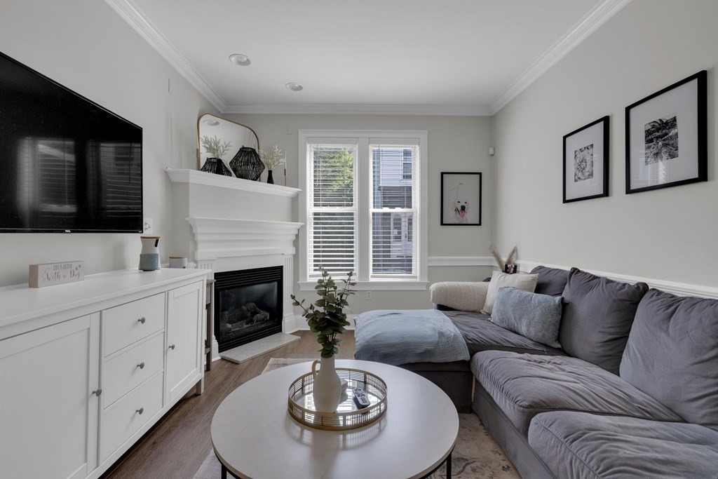 53 Woodward, Boston, Massachusetts, 1 Bedroom Bedrooms, 4 Rooms Rooms,1 BathroomBathrooms,Residential Lease,For Rent,Woodward,73548912