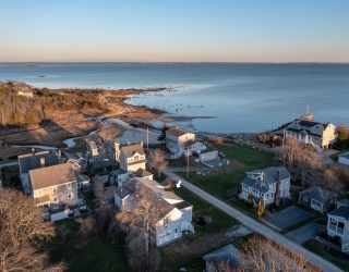 6 Mattakiset Rd, Mattapoisett, Massachusetts, 3 Bedrooms Bedrooms, 5 Rooms Rooms,2 BathroomsBathrooms,Residential Lease,For Rent,Mattakiset Rd,73549121