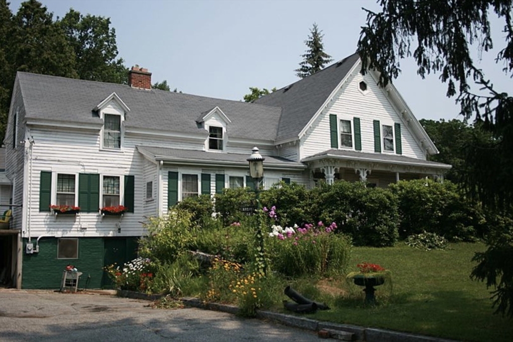 12 Nelson Pl, Worcester, Massachusetts, 8 Bedrooms Bedrooms, 15 Rooms Rooms,2.5 BathroomsBathrooms,Residential Income,For Sale,Nelson Pl,73546545