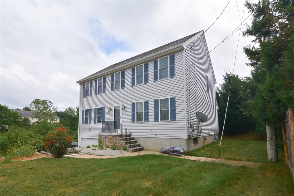 14 Depot St, Upton, Massachusetts, 3 Bedrooms Bedrooms, 7 Rooms Rooms,2.5 BathroomsBathrooms,Residential Lease,For Rent,Depot St,73549157