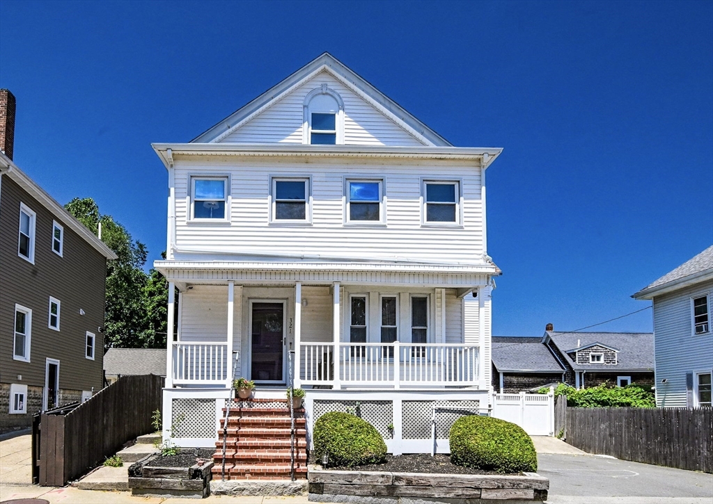 321 Arnold St, New Bedford, Massachusetts, 4 Bedrooms Bedrooms, 9 Rooms Rooms,2 BathroomsBathrooms,Residential Income,For Sale,Arnold St,73549050