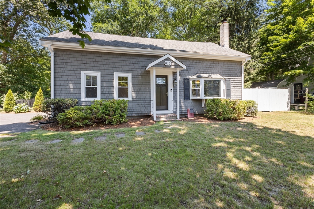 812 Plymouth St, Middleboro, Massachusetts, 3 Bedrooms Bedrooms, 6 Rooms Rooms,1 BathroomBathrooms,Residential,For Sale,Plymouth St,73549154