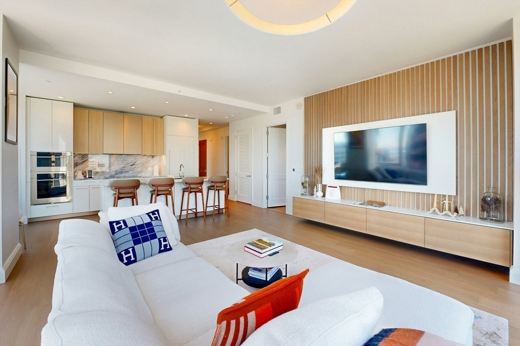 240 Devonshire St, Boston, Massachusetts, 2 Bedrooms Bedrooms, 4 Rooms Rooms,2.5 BathroomsBathrooms,Residential,For Sale,Devonshire St,73549066