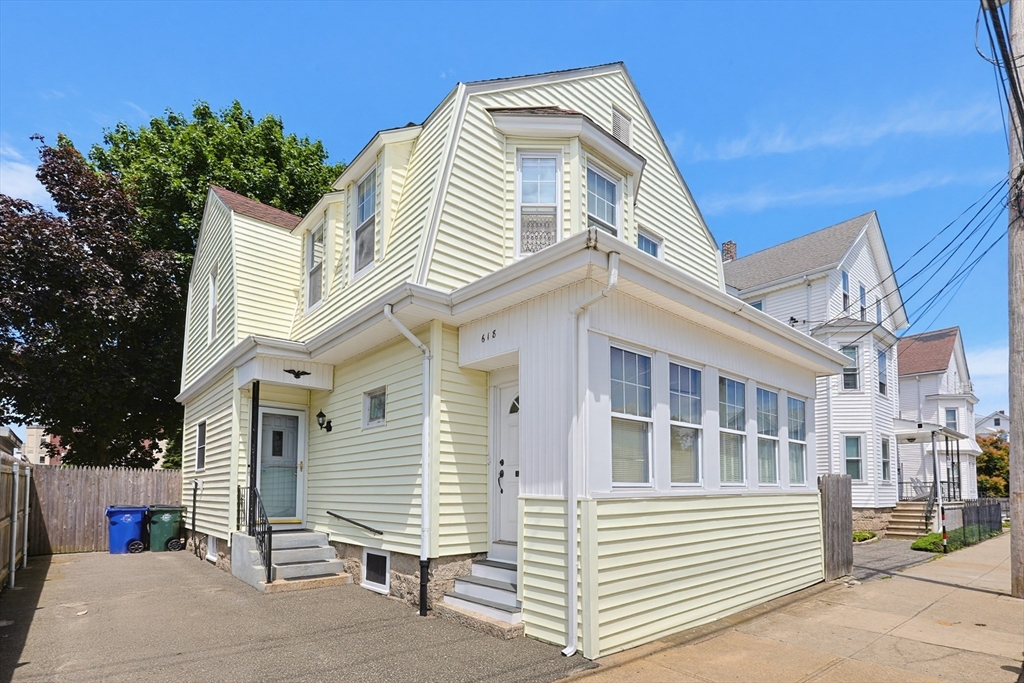 618 Robeson Street, Fall River, Massachusetts, 4 Bedrooms Bedrooms, 8 Rooms Rooms,1 BathroomBathrooms,Residential,For Sale,Robeson Street,73548826