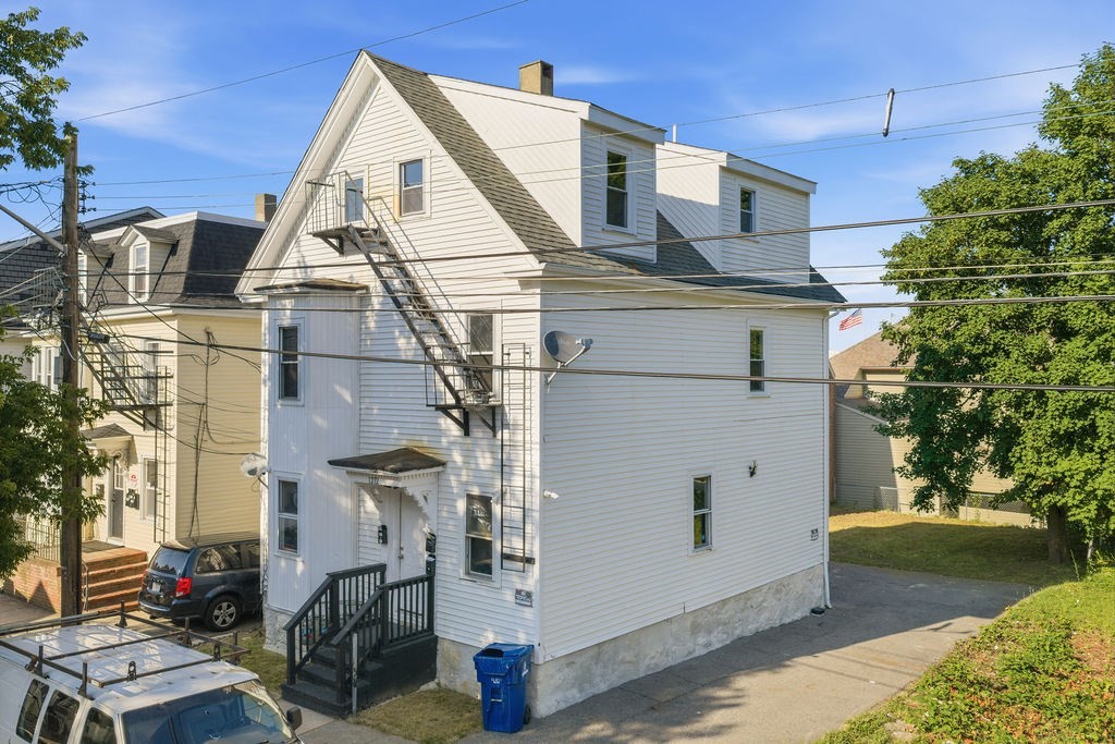1272 Pleasant St, New Bedford, Massachusetts, 6 Bedrooms Bedrooms, 12 Rooms Rooms,3 BathroomsBathrooms,Residential Income,For Sale,Pleasant St,73548845