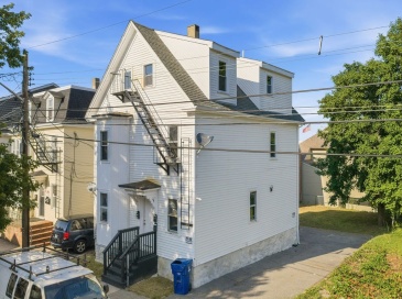 1272 Pleasant St, New Bedford, Massachusetts, 6 Bedrooms Bedrooms, 12 Rooms Rooms,3 BathroomsBathrooms,Residential Income,For Sale,Pleasant St,73548845