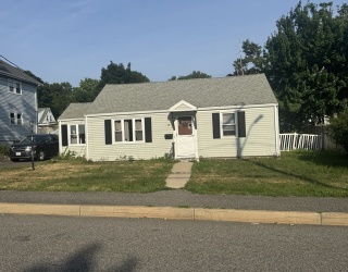 78 French Ave, Braintree, Massachusetts, 2 Bedrooms Bedrooms, 5 Rooms Rooms,1 BathroomBathrooms,Residential,For Sale,French Ave,73549090